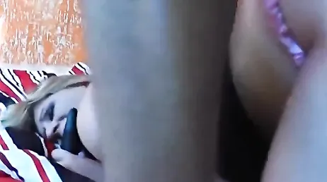 Brasiliansk milf njuter när hela hennes rumpa är knullad, wow vilken anal!