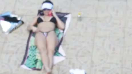 Elle ne sait pas que je l'enregistre entièrement pendant qu'elle joue...