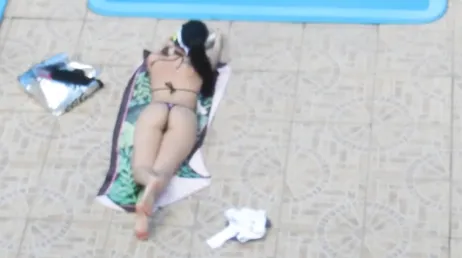 Elle ne sait pas que je l'enregistre entièrement pendant qu'elle joue...