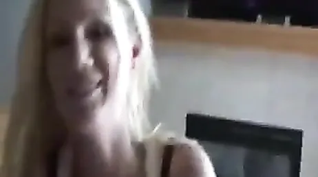 Minha esposa não me deixa transar com ela durante a menstruação, mas pelo menos ela me masturba