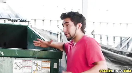 Quand tu es assez stupide pour baiser un sans-abri...