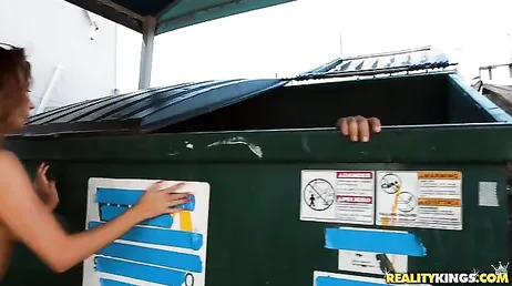 Quand tu es assez stupide pour baiser un sans-abri...