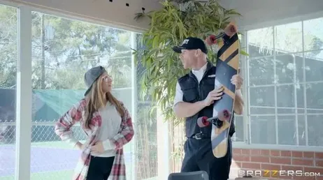 Den unga Nina North gillar killar som är mer mogna än henne