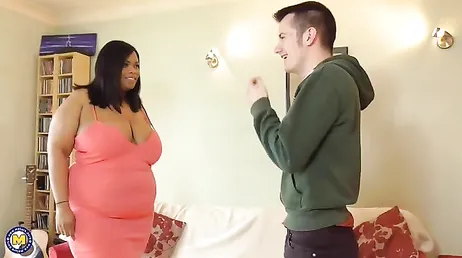 Ela é gorda sim, mas não vejo como ela fica de quatro...