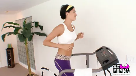 Gyminstruktören tittar hela tiden på min fitta...vad vill han?