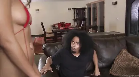 Esse menino é um amigo tão bom que deixa a namorada para os amigos...