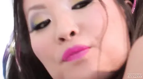 Asa Akira, che piacere prova quando masturba quel buco del culo...