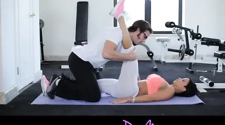 Horny and busty Jewels Jade leaves the gym fucked