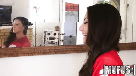 A fã me dá uma mamada e depois eu fodo com ela