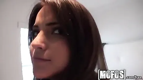 A vizinha fica provocando até eu acabar transando com ela