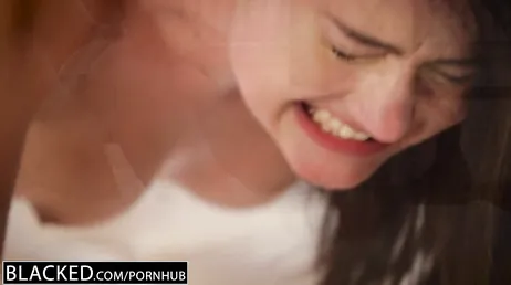 La prima scena porno interrazziale per l'attrice Adria Rae