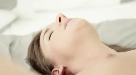 Amirah Adara gillar att ta cumshots djupt i munnen