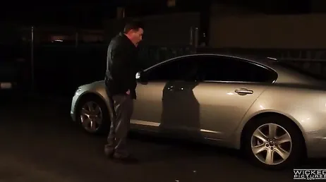 Hennes man kommer sent ikväll, det är därför han knullar sin svåger!