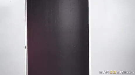 Baise dans le vestiaire avec une groupie très salope..