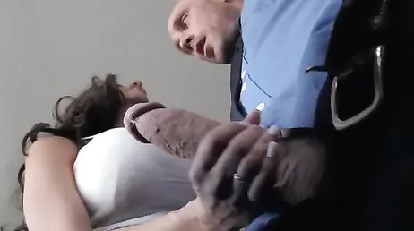 Johnny Sins knullar slamporna Nicolette Shea och Ariella Ferrera