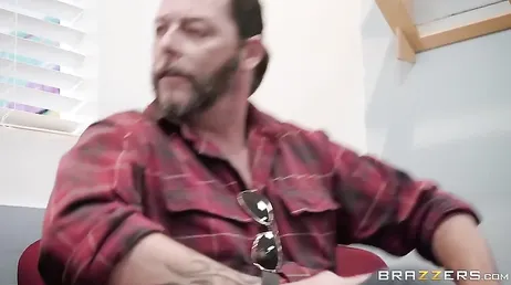 The gynecologist puts his fingers in my pussy, how cold they are.