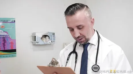 The gynecologist puts his fingers in my pussy, how cold they are.