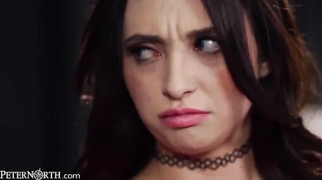 A vagabunda Quinn Wilde estava ansiosa para foder com o pai