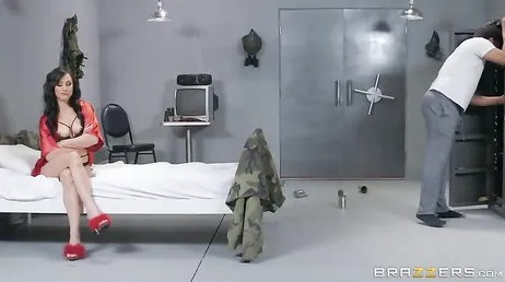 Infecté par Ebola mais ce mec la baise bien..