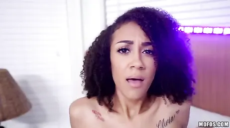 Explodindo de quatro a mulata bunduda Ariana Aimes!