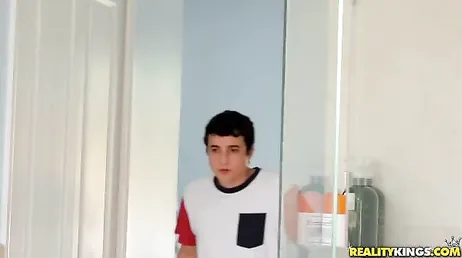 Figlia, vedo che hai imparato a mangiare dei bei cazzi..