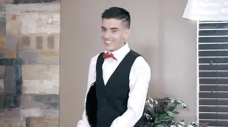 Der spanische Kellner gibt Kat Dior einen ordentlichen Fick.