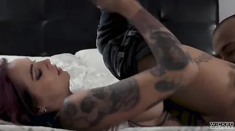 Scène de sexe très hardcore avec la salope Anna Bell Peaks