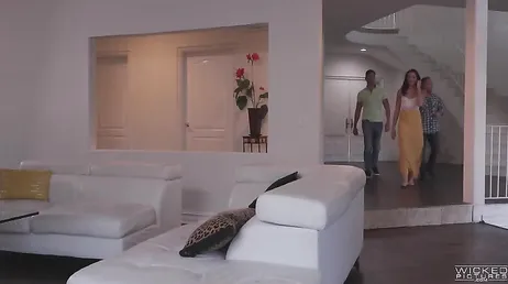 India Summers ist unersättlich, sie will rund um die Uhr einen Schwanz.