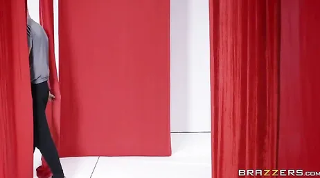 Aidra Fox geniet er echt van als ze neukt met Johnny Sins