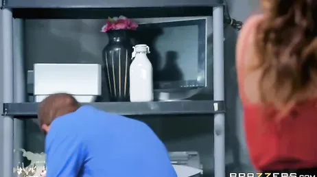 Mevrouw Ariella Ferrera blaast het beste stoom af door seks te hebben