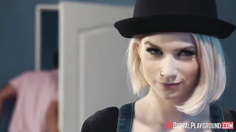 Vilken jävla chefen ger den blonda Arya Fae