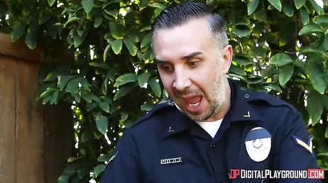 Romi Rain é fodida forte pelo policial Keiran Lee
