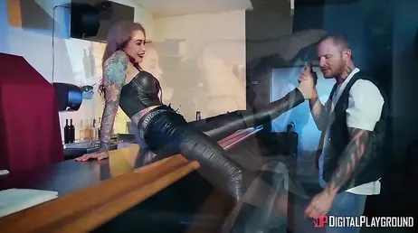 Um pau grande para a deusa do pornô Monique Alexander, brutal!!