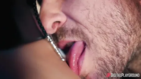 Um pau grande para a deusa do pornô Monique Alexander, brutal!!