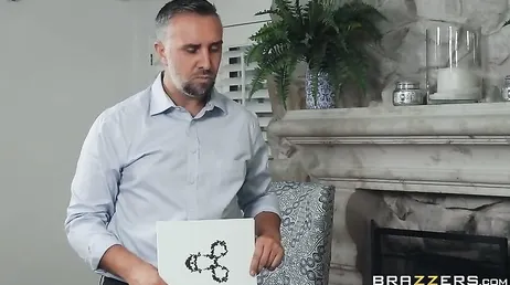 Elle est accro au sexe, elle finit même par baiser avec le psychologue...