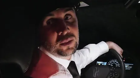 Kenna James is zo geil dat ze de chauffeur neukt..