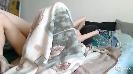 Bon porno amateur avec quelques jeunes excités dans la vingtaine
