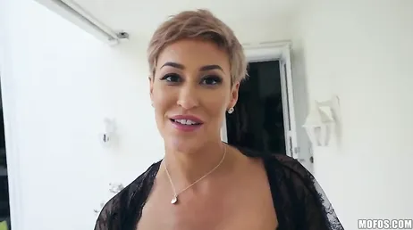 POV foda com a milf Ryan Keely, como ela está gostando, uuuf!