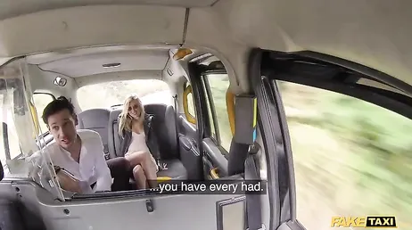 A good slut fucking in the taxi, she is very horny..