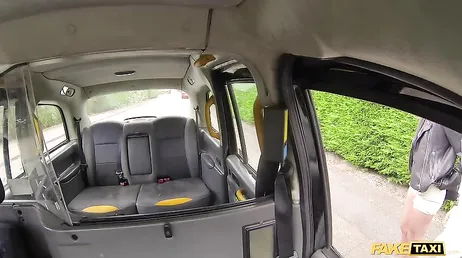 A good slut fucking in the taxi, she is very horny..