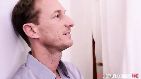 Cliente e impiegato fanno sesso nel camerino..
