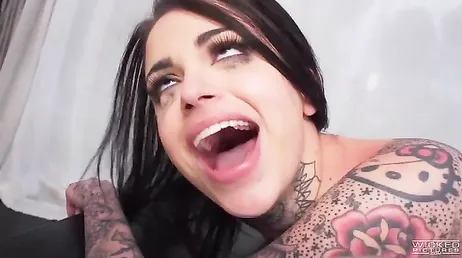 La tatouée Leigh Raven se fait bien baiser, porno hardcore !