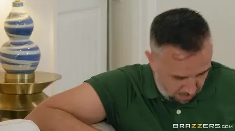Jag älskar min vän väldigt mycket, men hans fru är en väldigt hora...