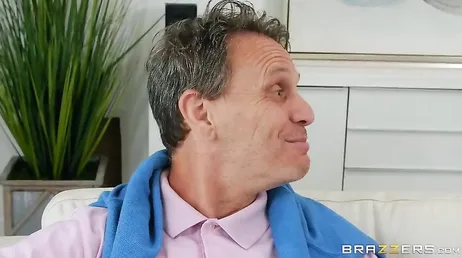 Jag älskar min vän väldigt mycket, men hans fru är en väldigt hora...