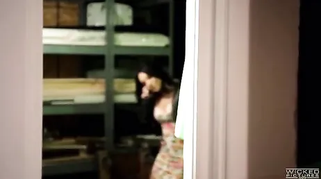 Sexo no armazém com Katrina Jade, como ela os engole..