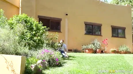 The masseur sticks it up the ass of the slut Abella Danger