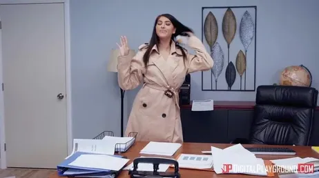 Je risque mon travail, si ton père nous surprend...