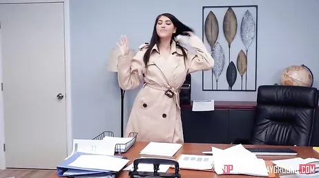 Je risque mon travail, si ton père nous surprend...