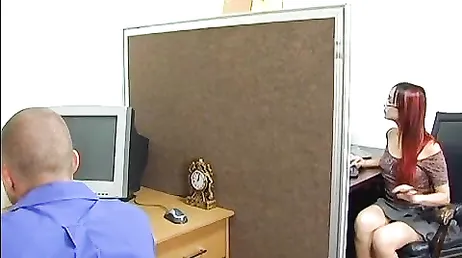 Mit meinem asiatischen Kollegen auf dem Tisch ficken