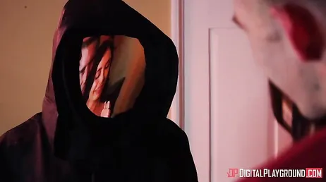 Mai nella stessa scena terrore e sesso si erano combinati così bene